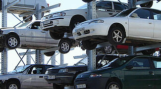 [Translate "International – Français"] Rayonnage cantilever, stockage voitures (VHU)
